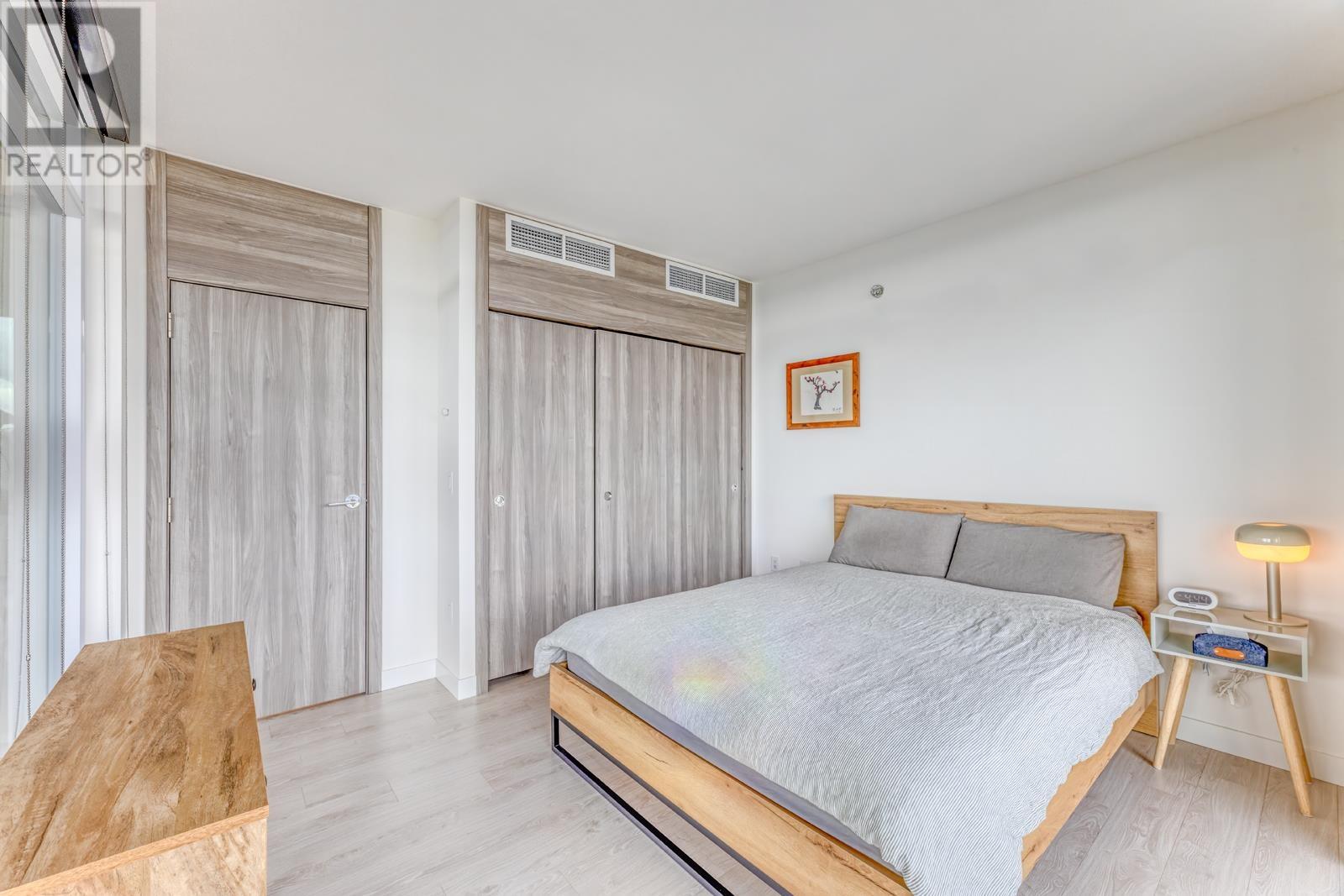 Listing Picture 9 of 37 : 4806 4880 LOUGHEED HIGHWAY, Burnaby / 本拿比 - 魯藝地產 Yvonne Lu Group - MLS Medallion Club Member