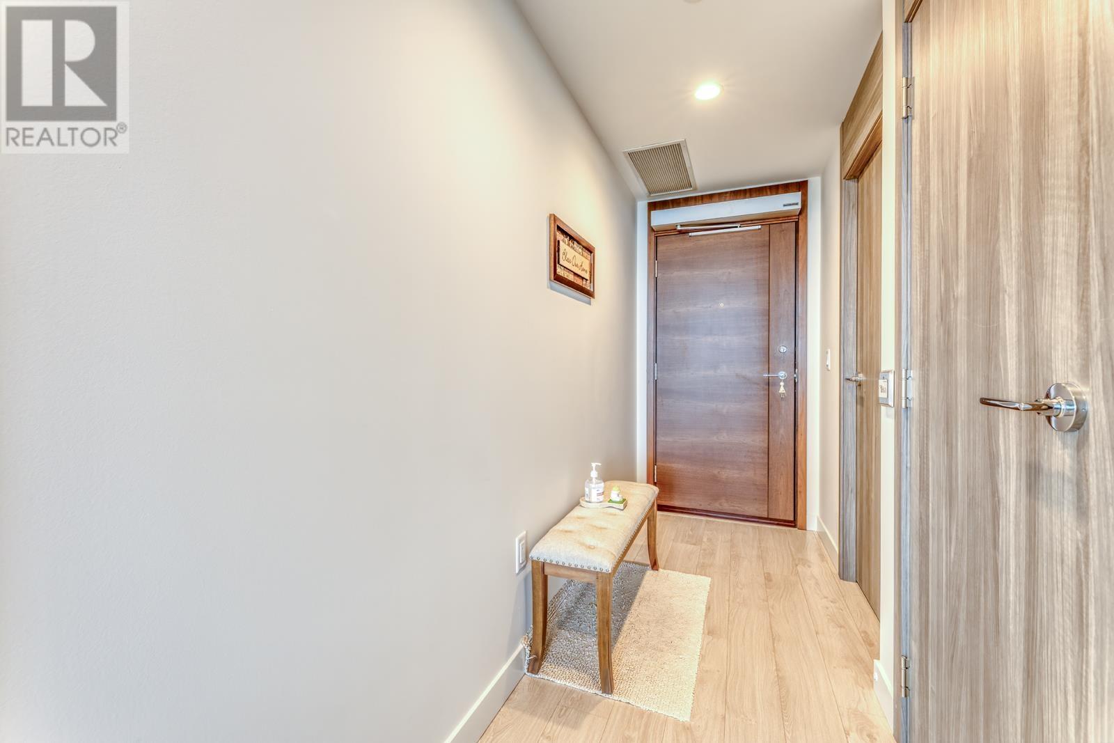 Listing Picture 11 of 37 : 4806 4880 LOUGHEED HIGHWAY, Burnaby / 本拿比 - 魯藝地產 Yvonne Lu Group - MLS Medallion Club Member