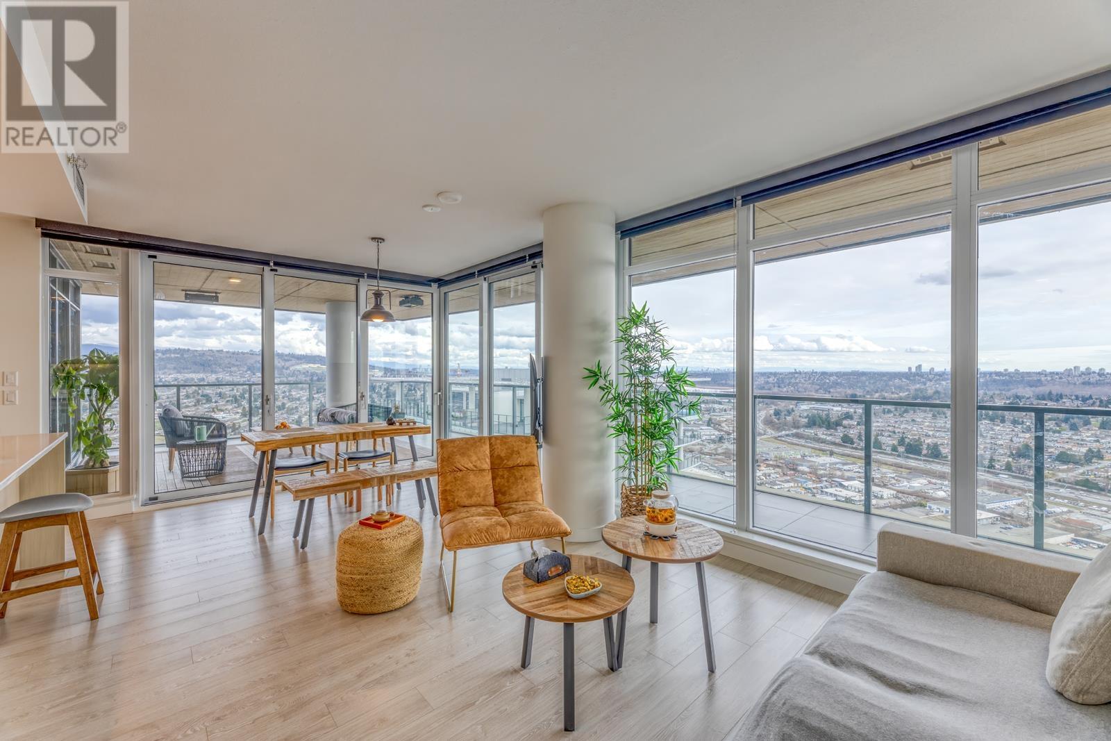 Listing Picture 5 of 37 : 4806 4880 LOUGHEED HIGHWAY, Burnaby / 本拿比 - 魯藝地產 Yvonne Lu Group - MLS Medallion Club Member