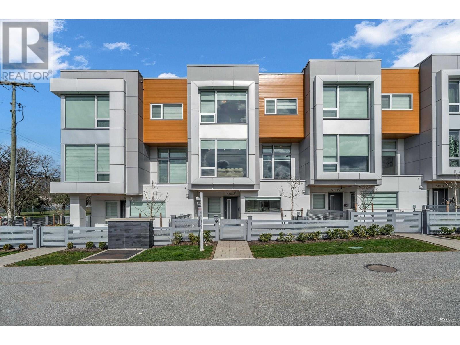 5603 Rumble Street, Burnaby, British Columbia  V5J 2C3 - Photo 2 - R2972333
