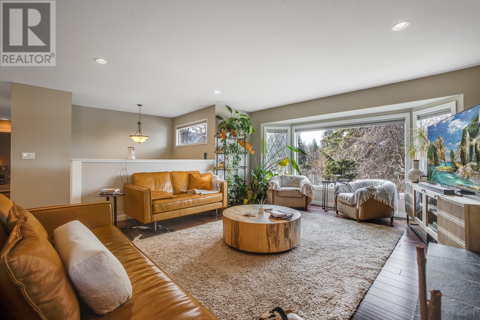 Property at 884 Roma Court image 5