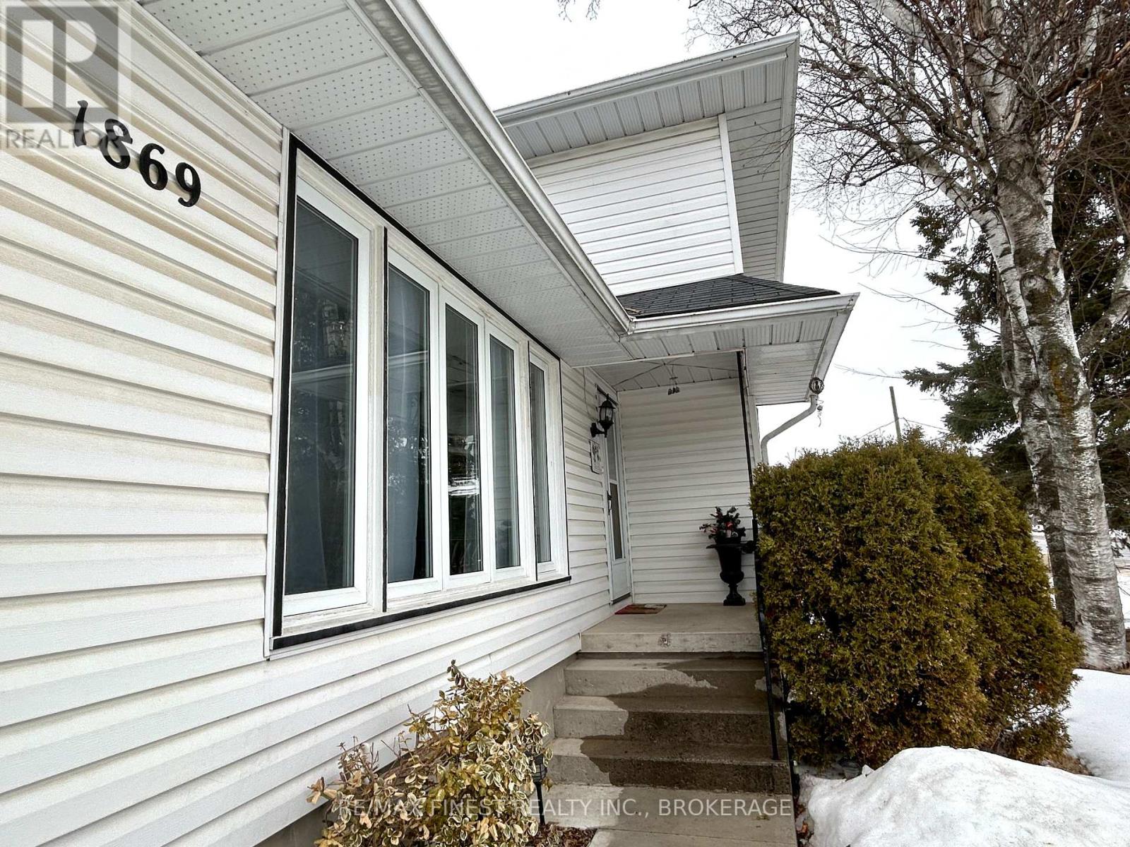 Property at 1869 SYDENHAM ROAD image 2