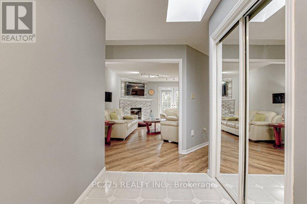 Photo 8 of 31 for 3914 Stacey Crescent