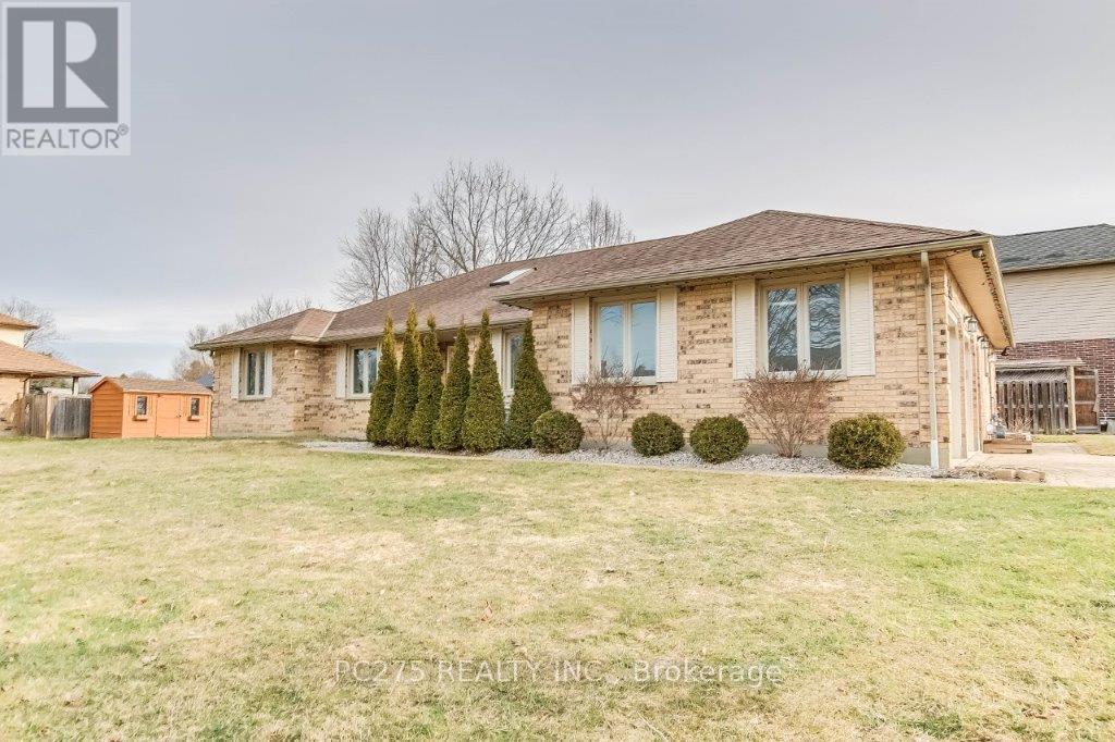 3914 Stacey Crescent, London South (South V), Ontario  N6P 1E8 - Photo 2 - X12011160