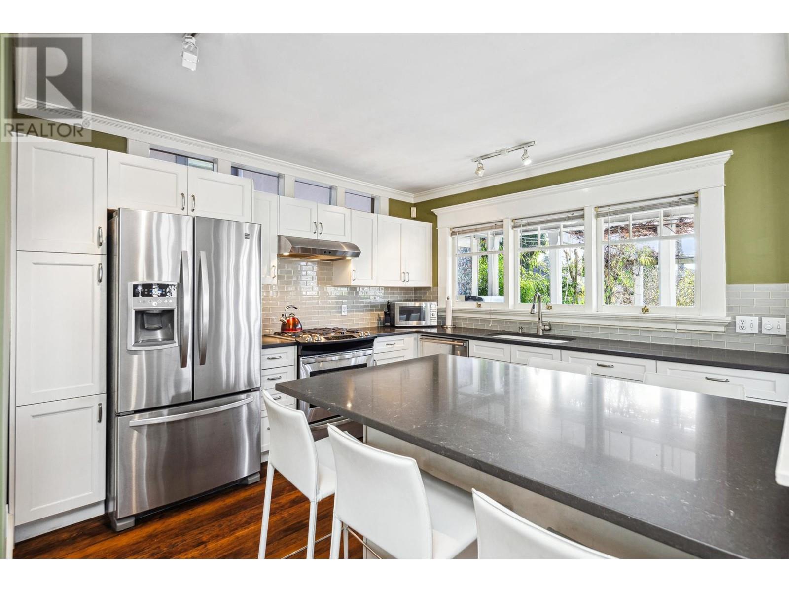 341 W 22nd Street, North Vancouver, British Columbia  V7M 2A3 - Photo 10 - R2979967