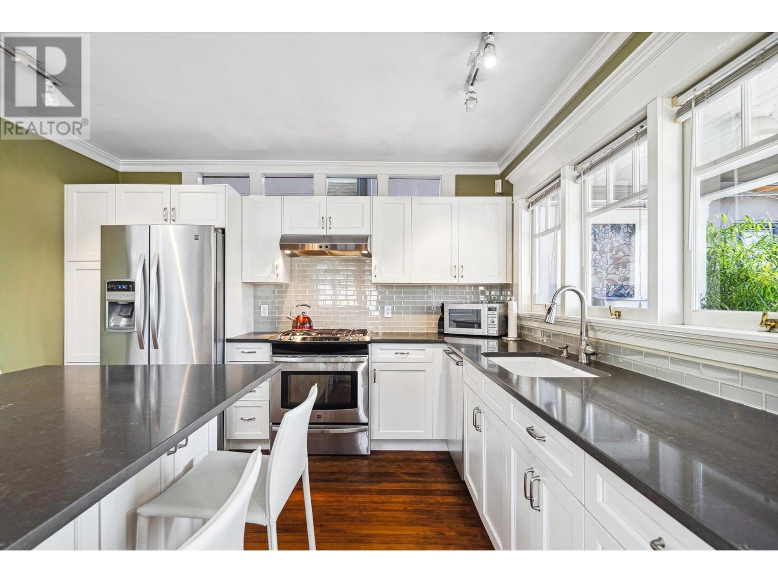 341 W 22nd Street, North Vancouver, British Columbia  V7M 2A3 - Photo 11 - R2979967