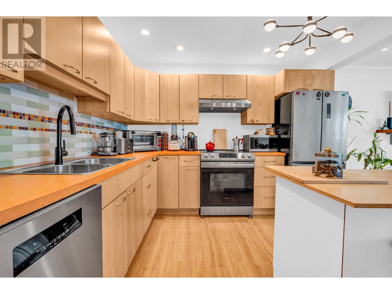 2322 Kirkstone Road, North Vancouver, British Columbia  V7J 3M3 - Photo 10 - R2979976