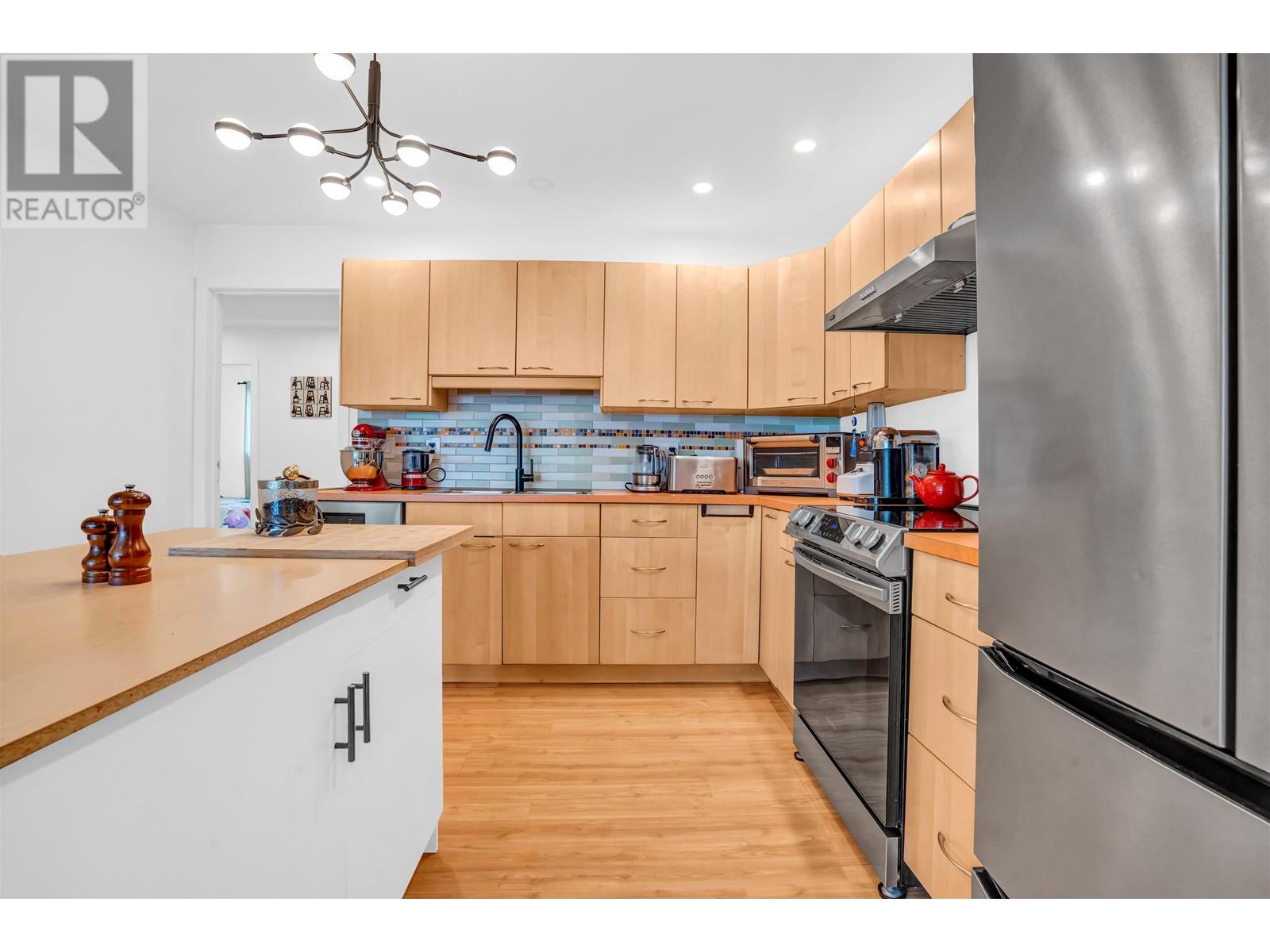 2322 Kirkstone Road, North Vancouver, British Columbia  V7J 3M3 - Photo 9 - R2979976