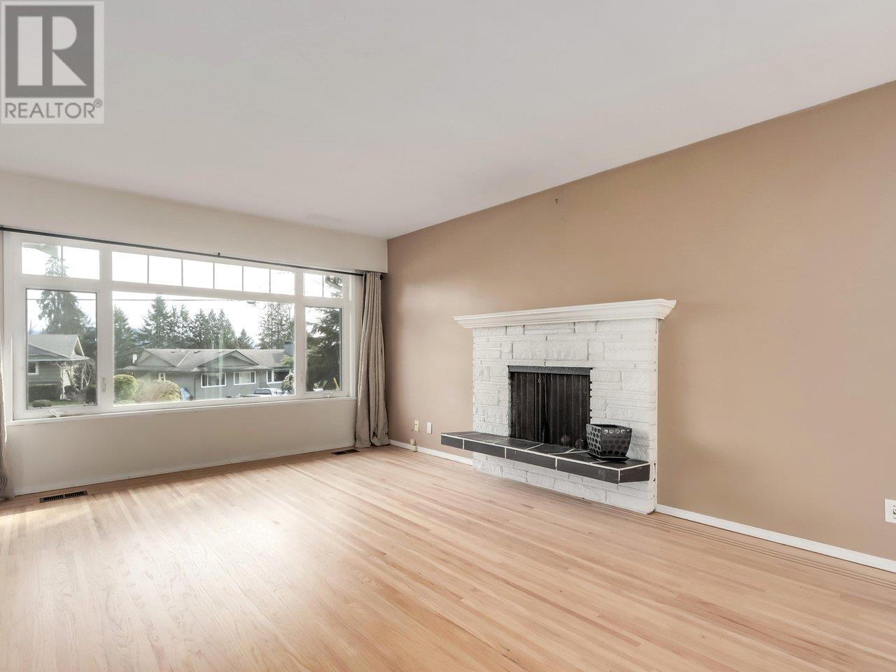 Property at 2984 PLYMOUTH DRIVE image 5