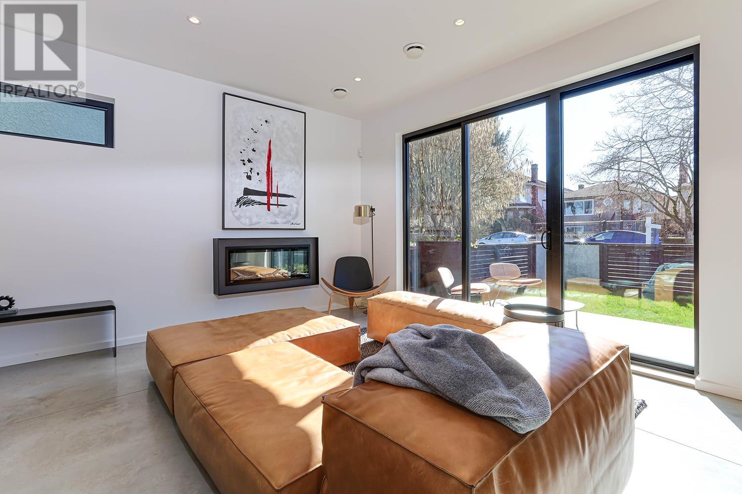Listing Picture 4 of 23 : 1 2709 NAPIER STREET, Vancouver / 溫哥華 - 魯藝地產 Yvonne Lu Group - MLS Medallion Club Member