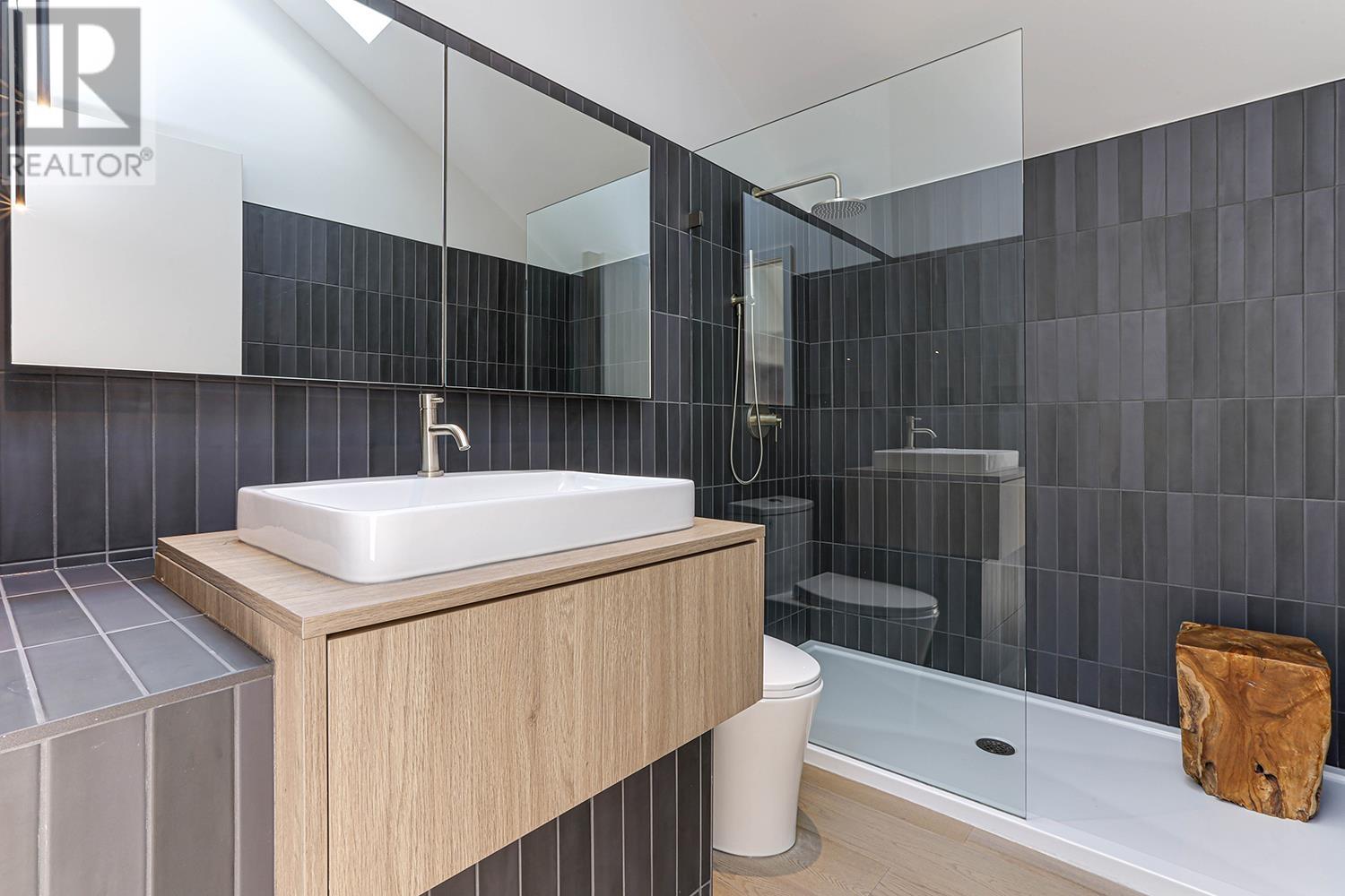 Listing Picture 22 of 23 : 1 2709 NAPIER STREET, Vancouver / 溫哥華 - 魯藝地產 Yvonne Lu Group - MLS Medallion Club Member