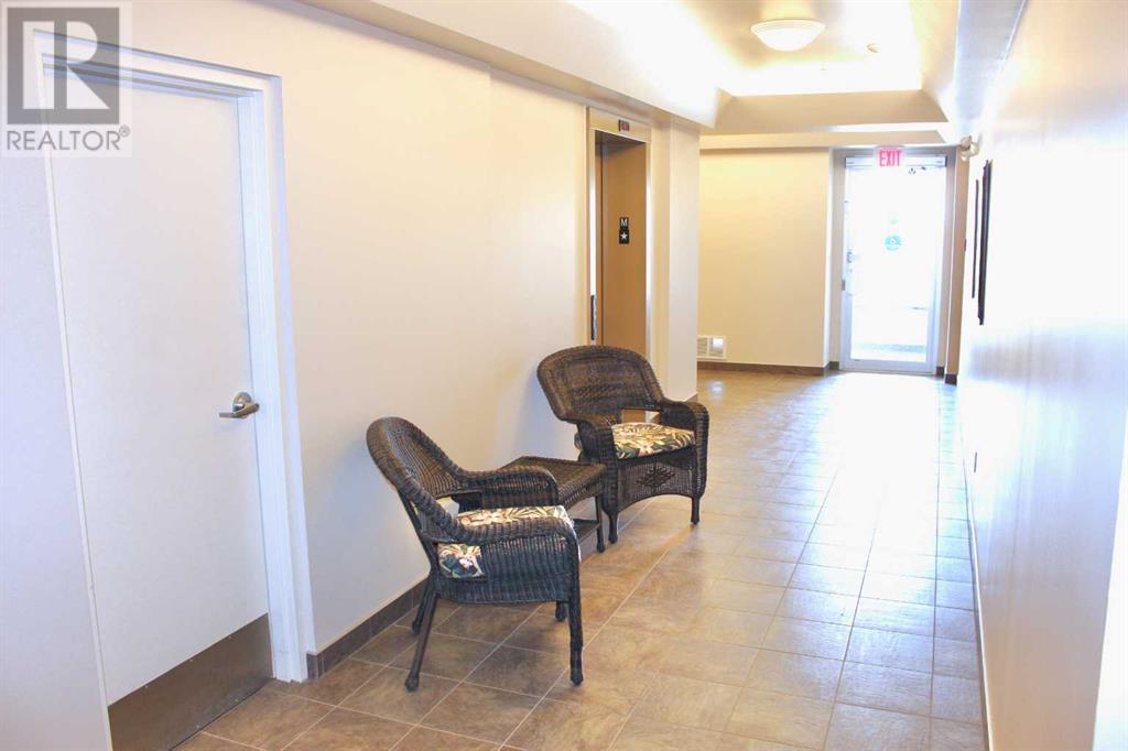 304, 109 Seabolt Drive, Hinton, Alberta  T7V 1K2 - Photo 21 - A2181268