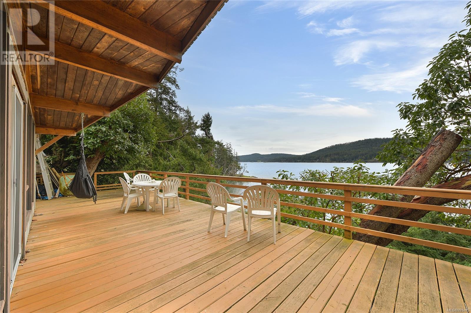 524 Bay Trnabt, Mayne Island, British Columbia