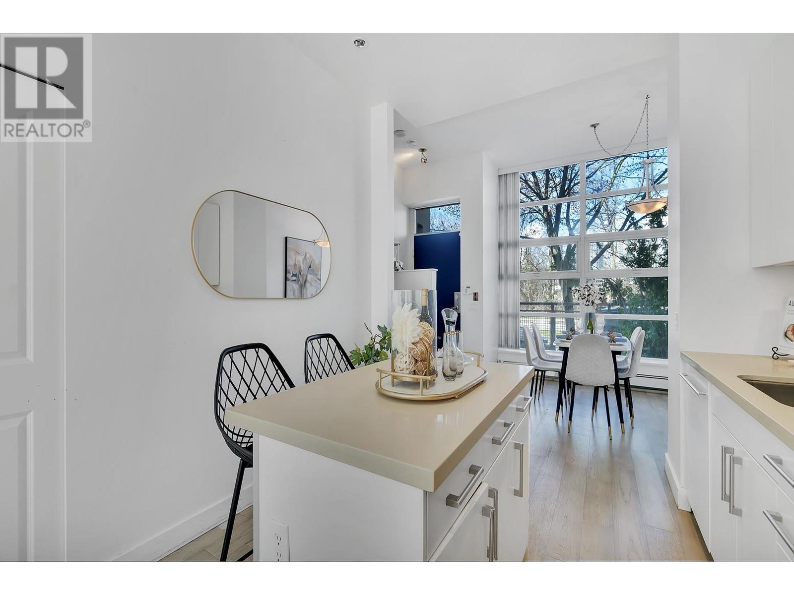 Listing Picture 11 of 33 : 332 W 1ST AVENUE, Vancouver / 溫哥華 - 魯藝地產 Yvonne Lu Group - MLS Medallion Club Member