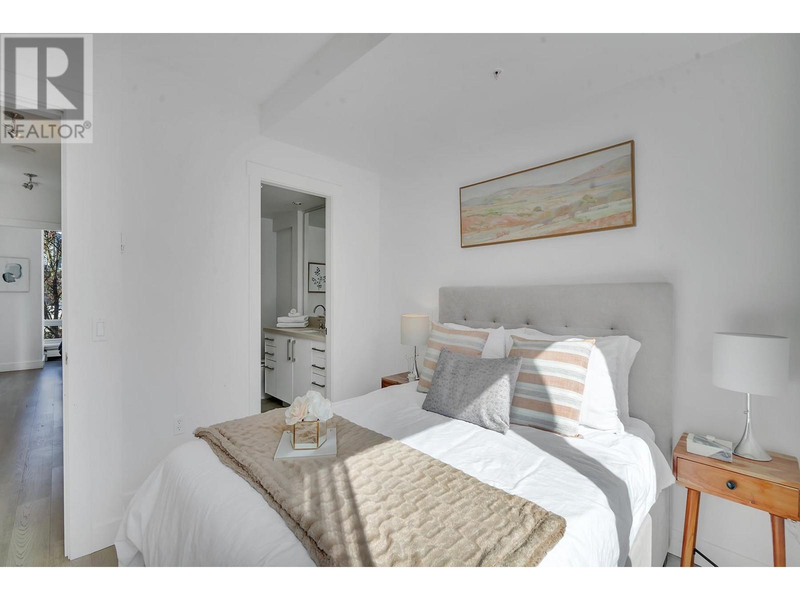Listing Picture 17 of 33 : 332 W 1ST AVENUE, Vancouver / 溫哥華 - 魯藝地產 Yvonne Lu Group - MLS Medallion Club Member