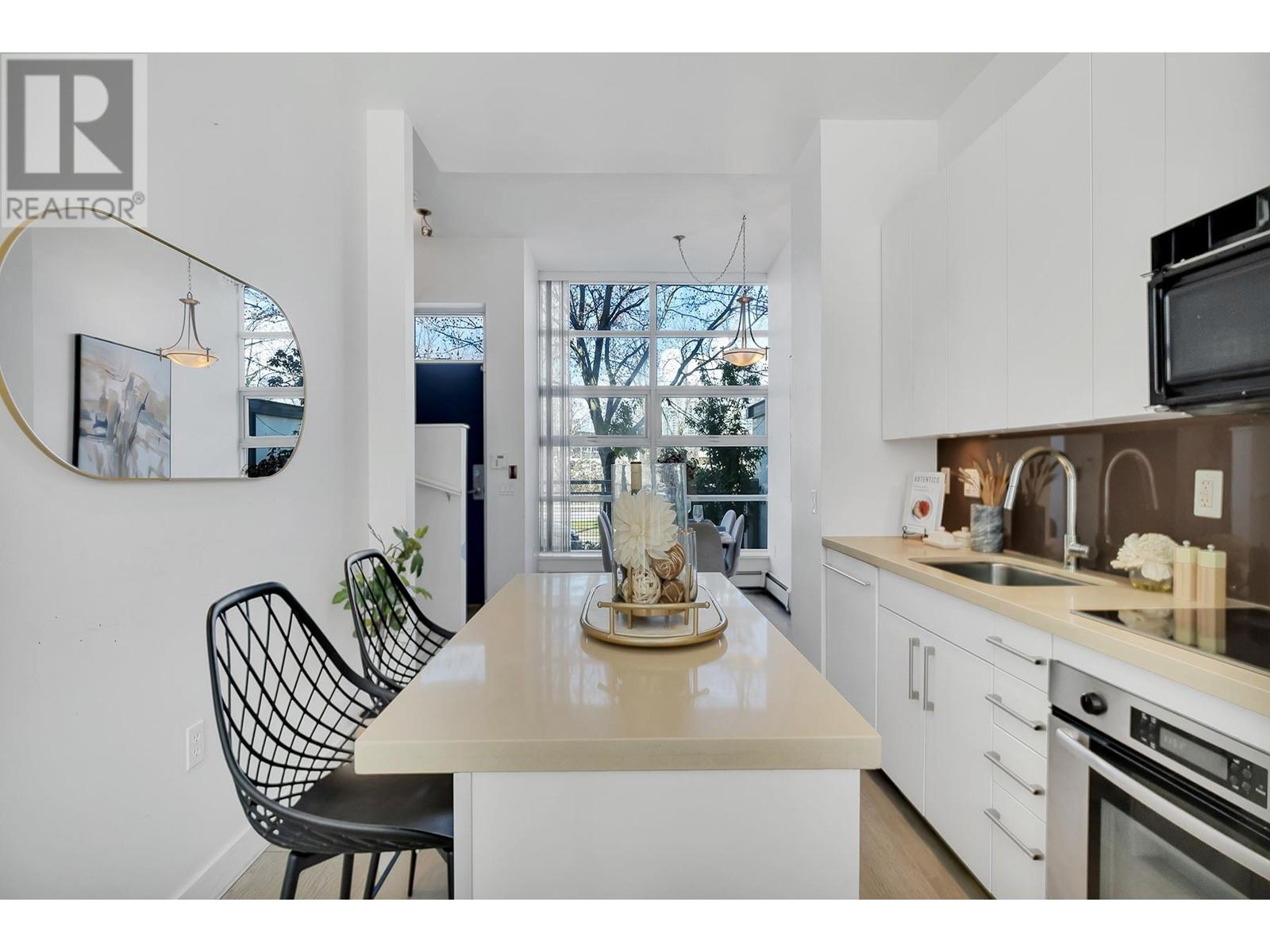 Listing Picture 10 of 33 : 332 W 1ST AVENUE, Vancouver / 溫哥華 - 魯藝地產 Yvonne Lu Group - MLS Medallion Club Member