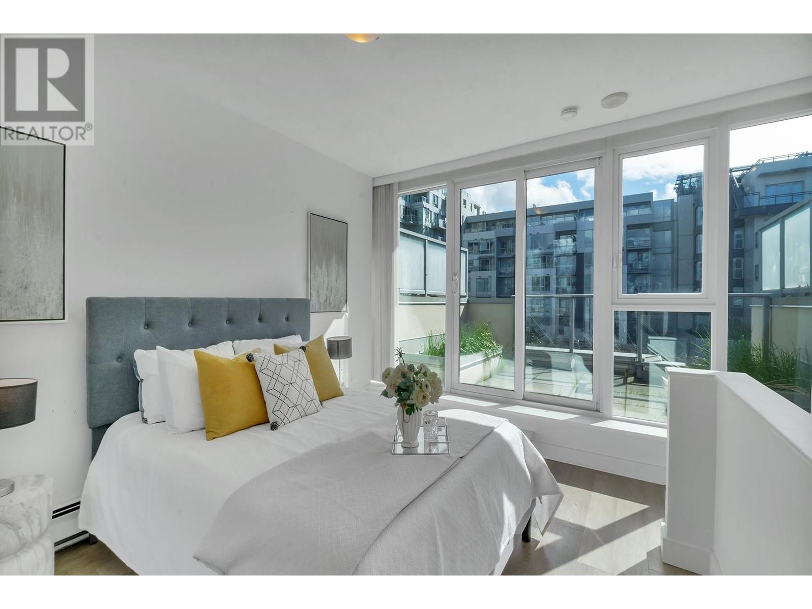 Listing Picture 25 of 33 : 332 W 1ST AVENUE, Vancouver / 溫哥華 - 魯藝地產 Yvonne Lu Group - MLS Medallion Club Member