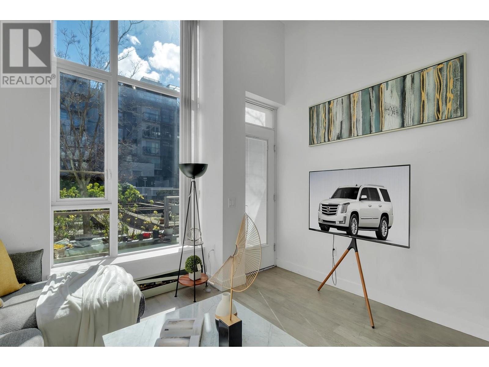 Listing Picture 13 of 33 : 332 W 1ST AVENUE, Vancouver / 溫哥華 - 魯藝地產 Yvonne Lu Group - MLS Medallion Club Member