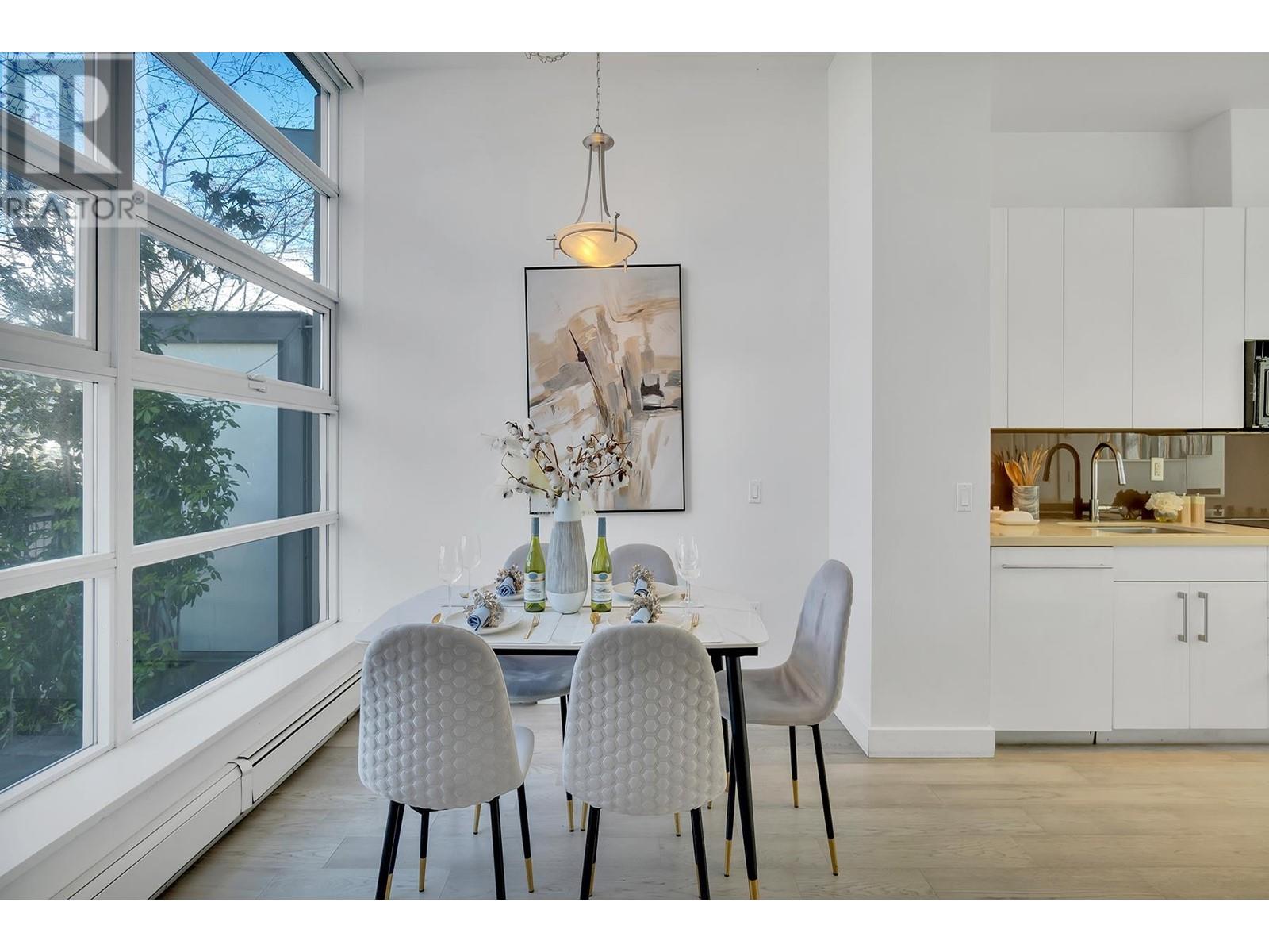 Listing Picture 2 of 33 : 332 W 1ST AVENUE, Vancouver / 溫哥華 - 魯藝地產 Yvonne Lu Group - MLS Medallion Club Member