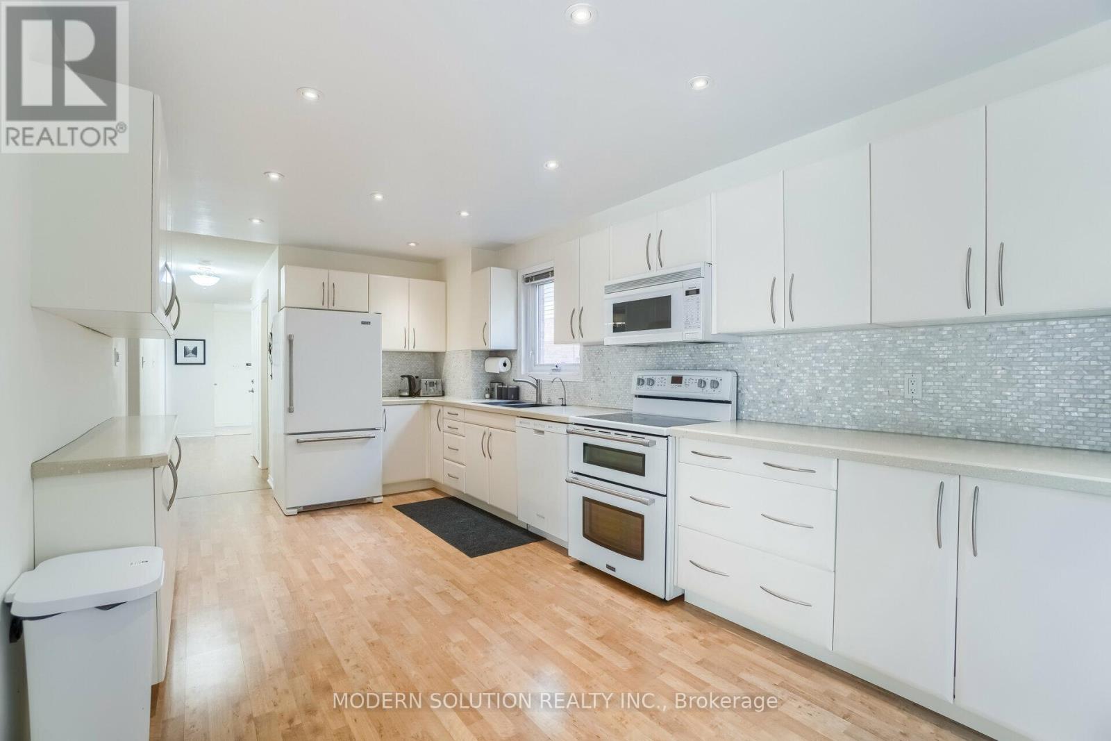 617 Curzon Avenue, Mississauga, Ontario  L5G 1P8 - Photo 16 - W12015706