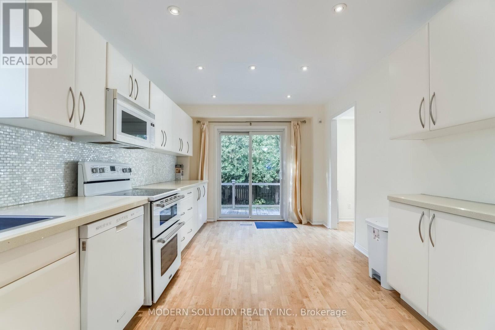 617 Curzon Avenue, Mississauga, Ontario  L5G 1P8 - Photo 19 - W12015706