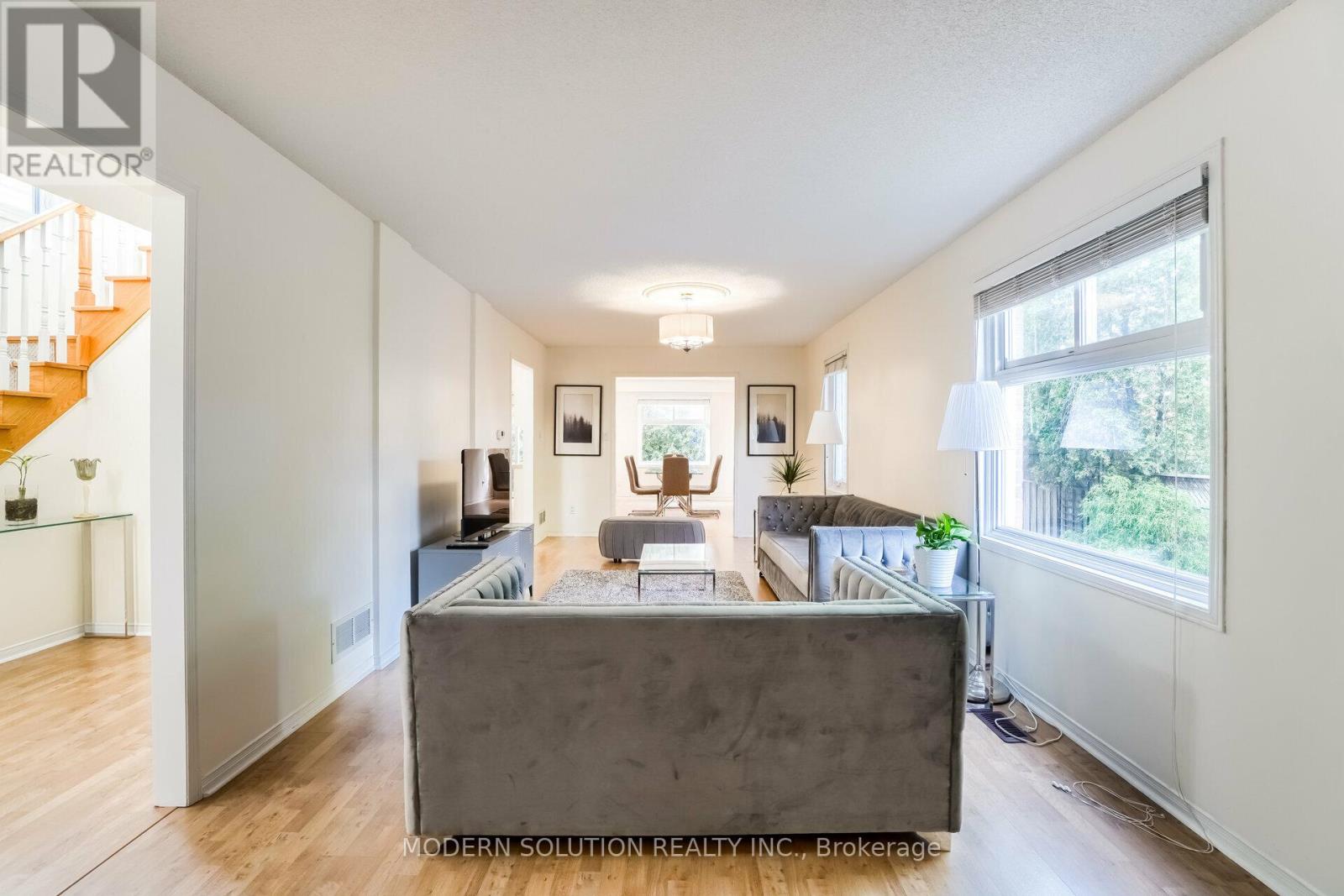 617 Curzon Avenue, Mississauga, Ontario  L5G 1P8 - Photo 8 - W12015706