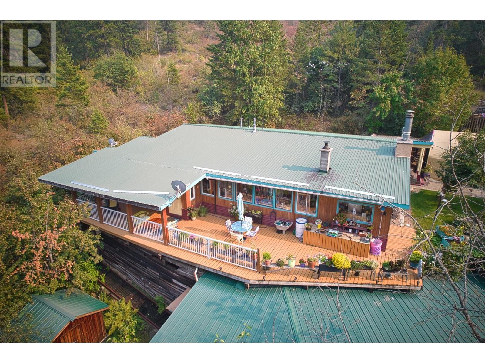 3096 Lindberg Road, Sorrento, British Columbia  V0E 2W1 - Photo 64 - 10339445