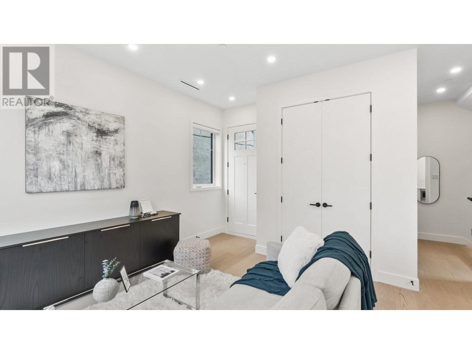 525 E 11th Avenue, Vancouver, British Columbia  V5T 2E1 - Photo 2 - R2980025