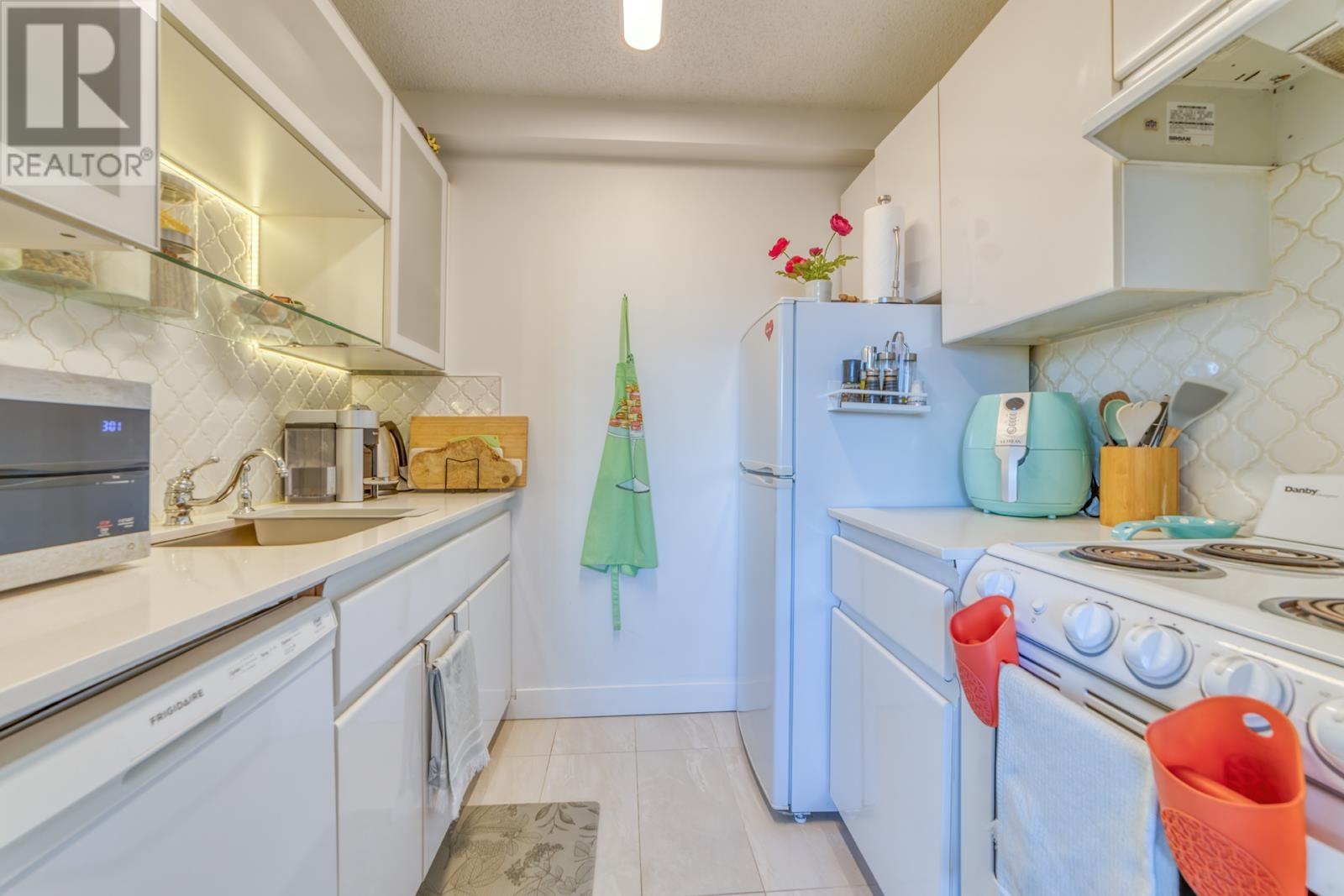 306 150 E 15th Street, North Vancouver, British Columbia  V7L 4N9 - Photo 6 - R2980042