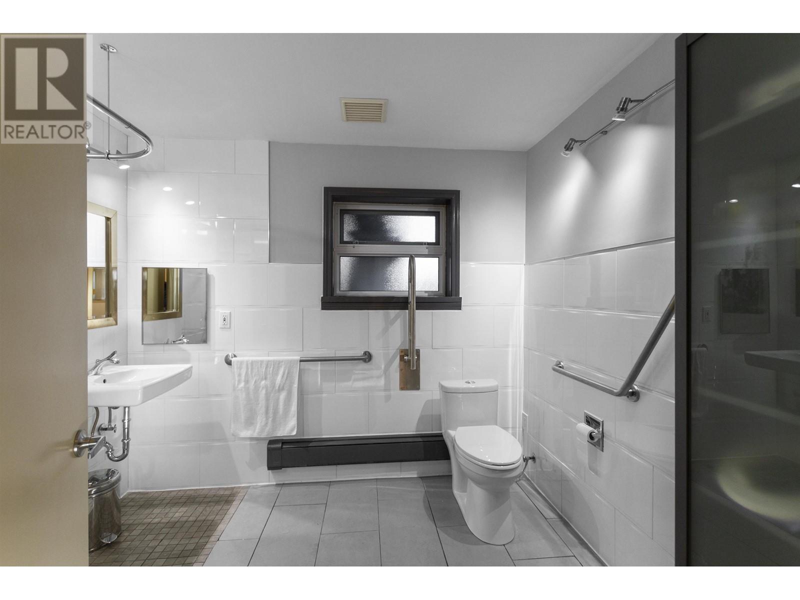 6771 Winch Street, Burnaby, British Columbia  V5B 2L7 - Photo 23 - R2980026