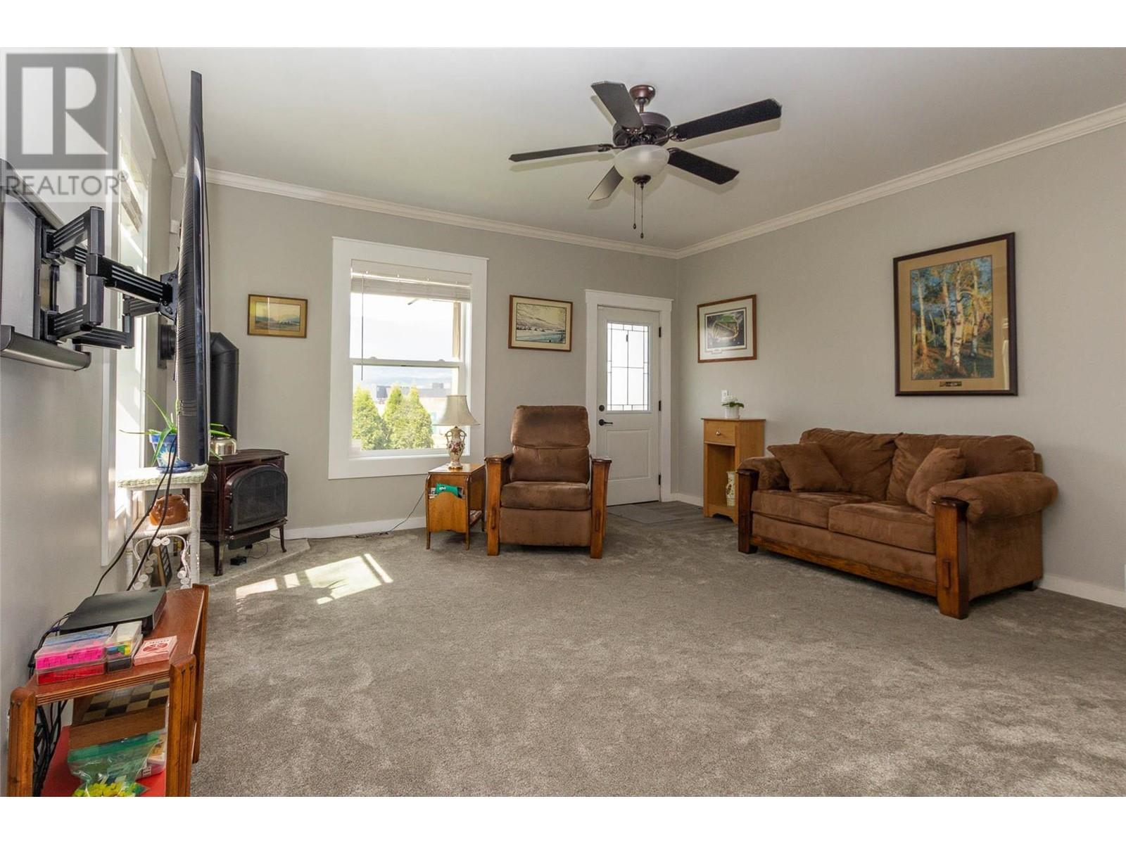 Property at 710 10 Street SW image 5