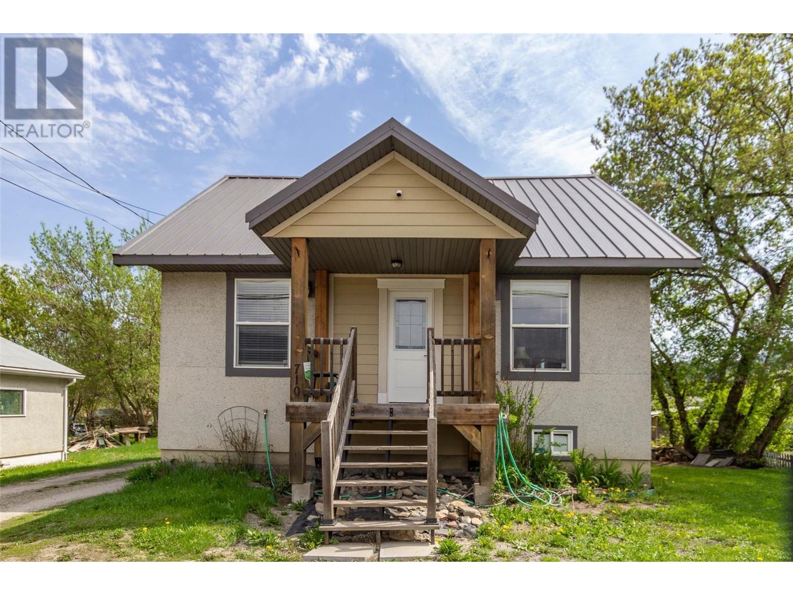 Property at 710 10 Street SW image 1