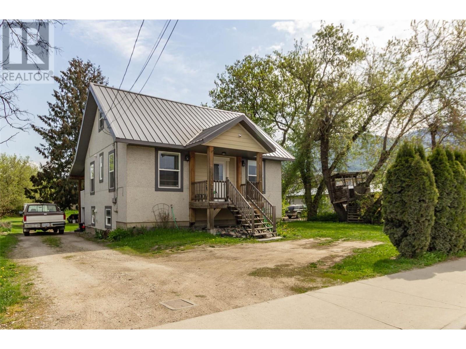 Property at 710 10 Street SW image 2