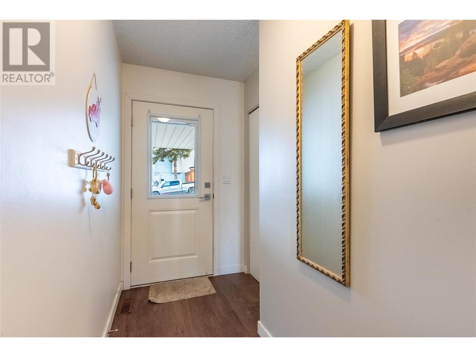 Property at 204 MONASHEE Place image 3