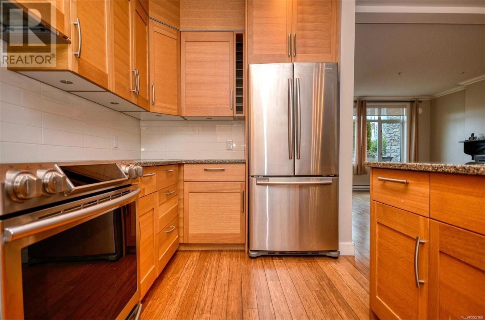 102 9820 Seaport Pl, Sidney, British Columbia  V8L 4X3 - Photo 3 - 992189