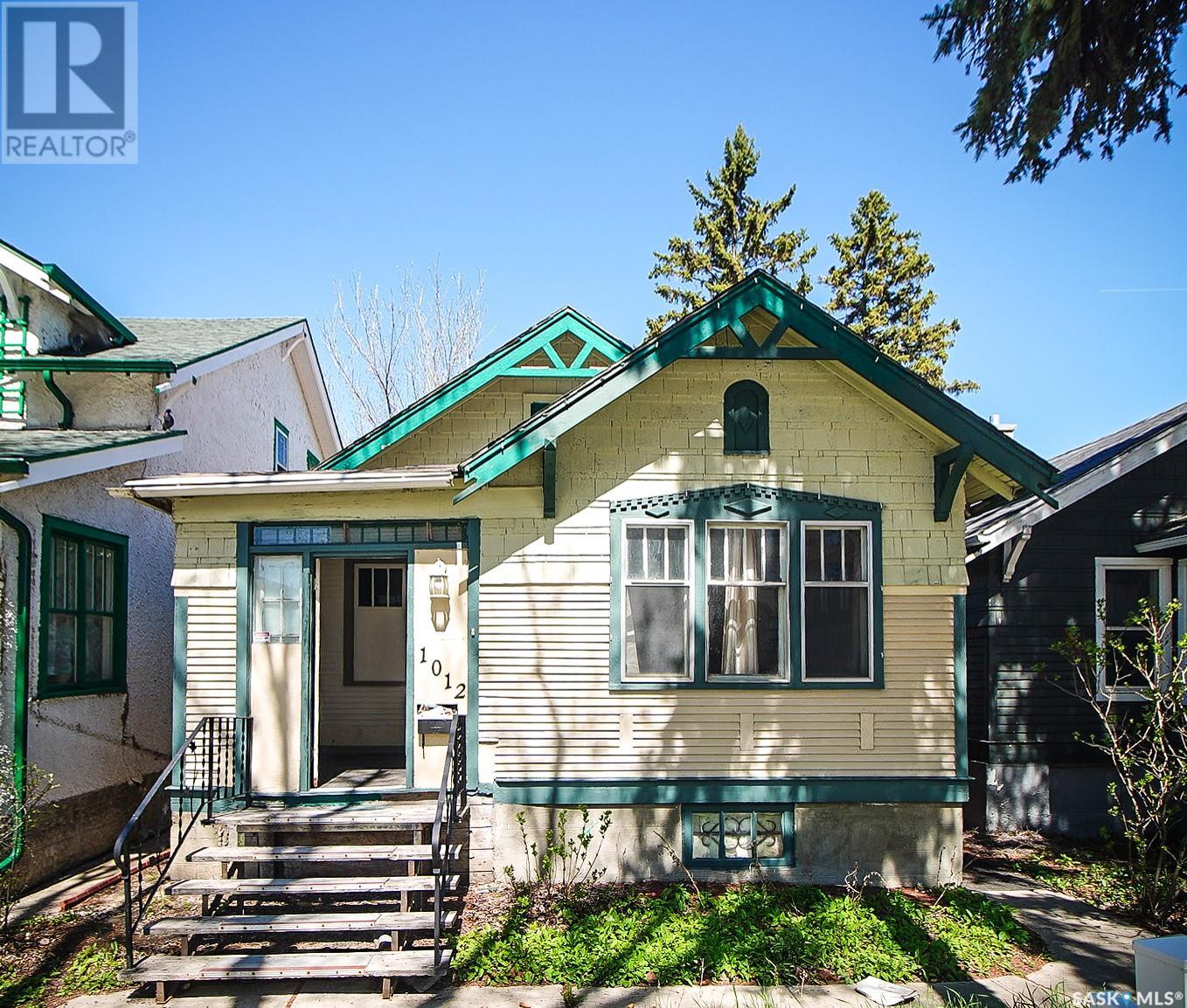 Property at 1012 Victoria AVENUE image 1
