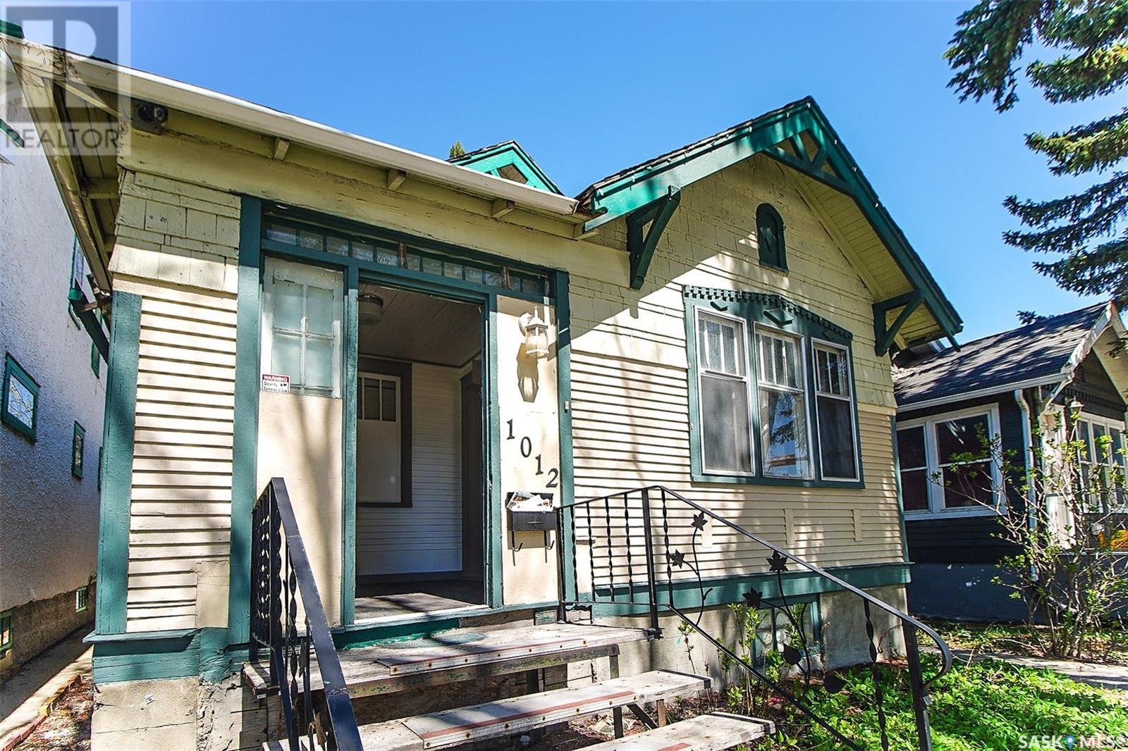 Property at 1012 Victoria AVENUE image 2