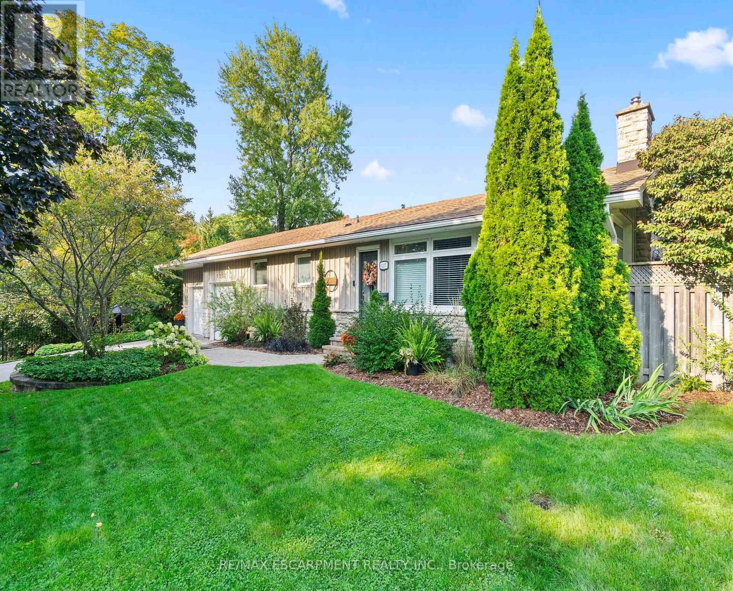 Property at 1257 HILLVIEW CRESCENT image 2