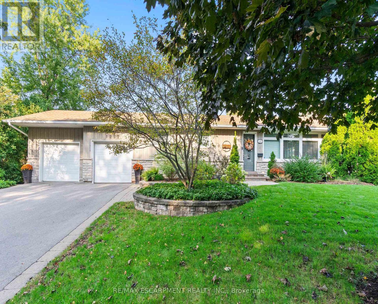 Property at 1257 HILLVIEW CRESCENT image 3