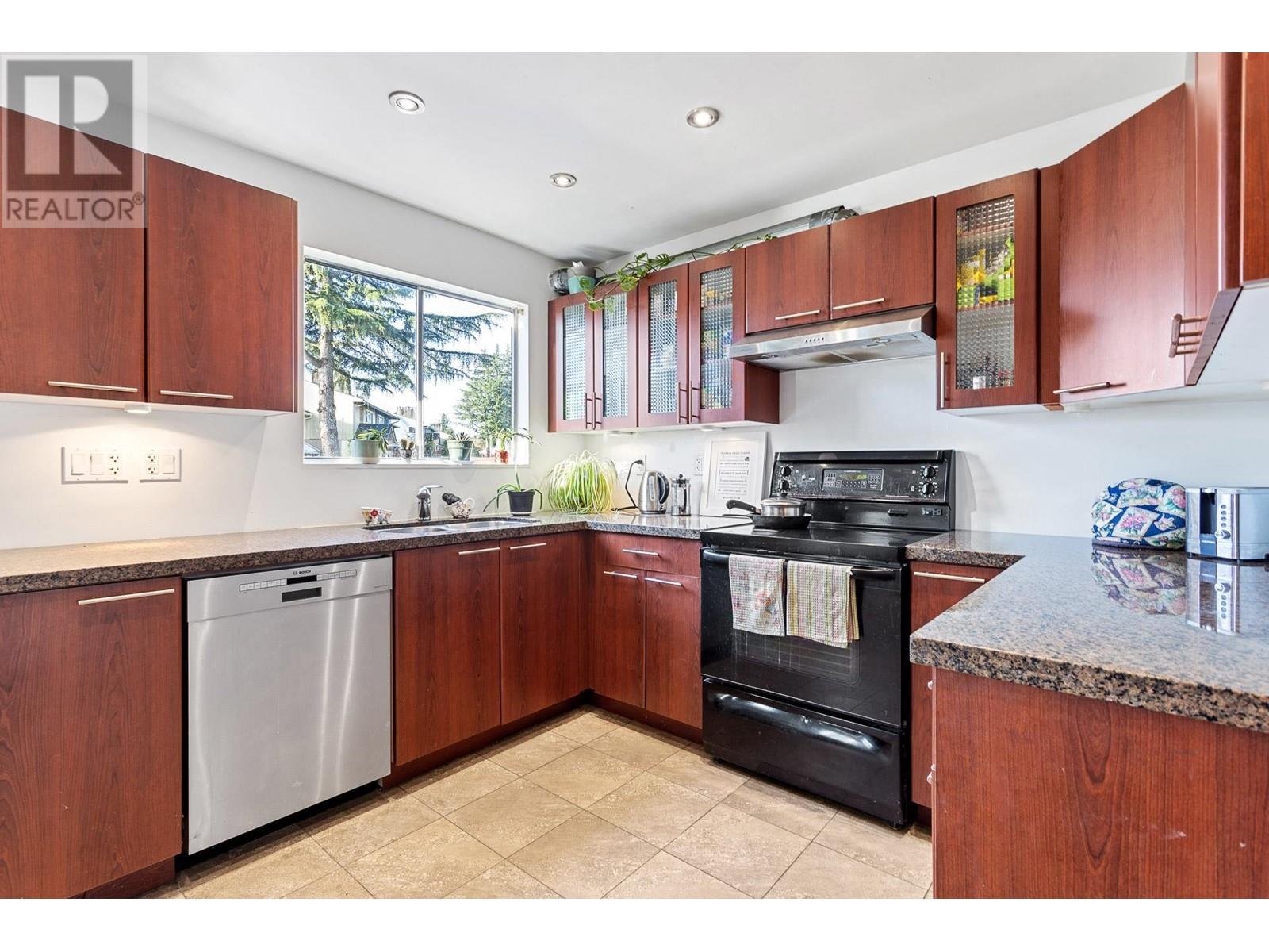 1318 Tina Way, Port Coquitlam, British Columbia  V3C 2V3 - Photo 17 - R2980075