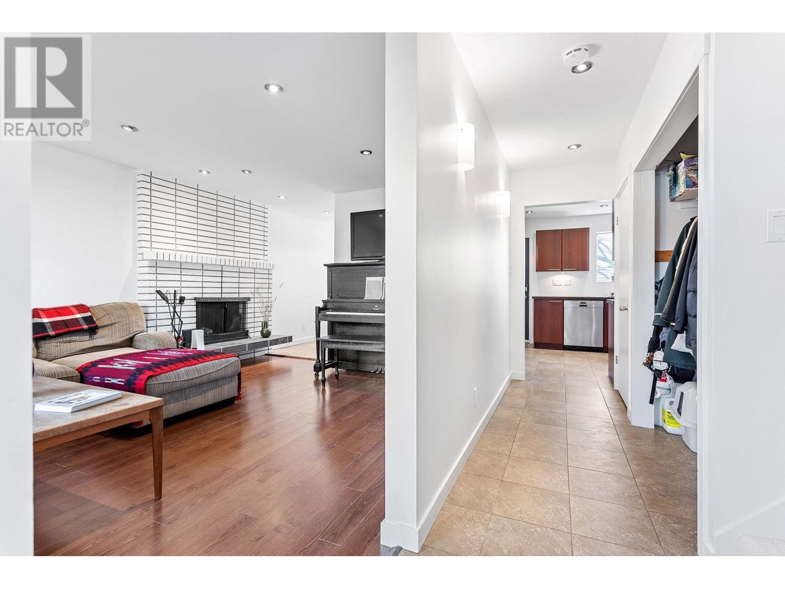 1318 Tina Way, Port Coquitlam, British Columbia  V3C 2V3 - Photo 6 - R2980075