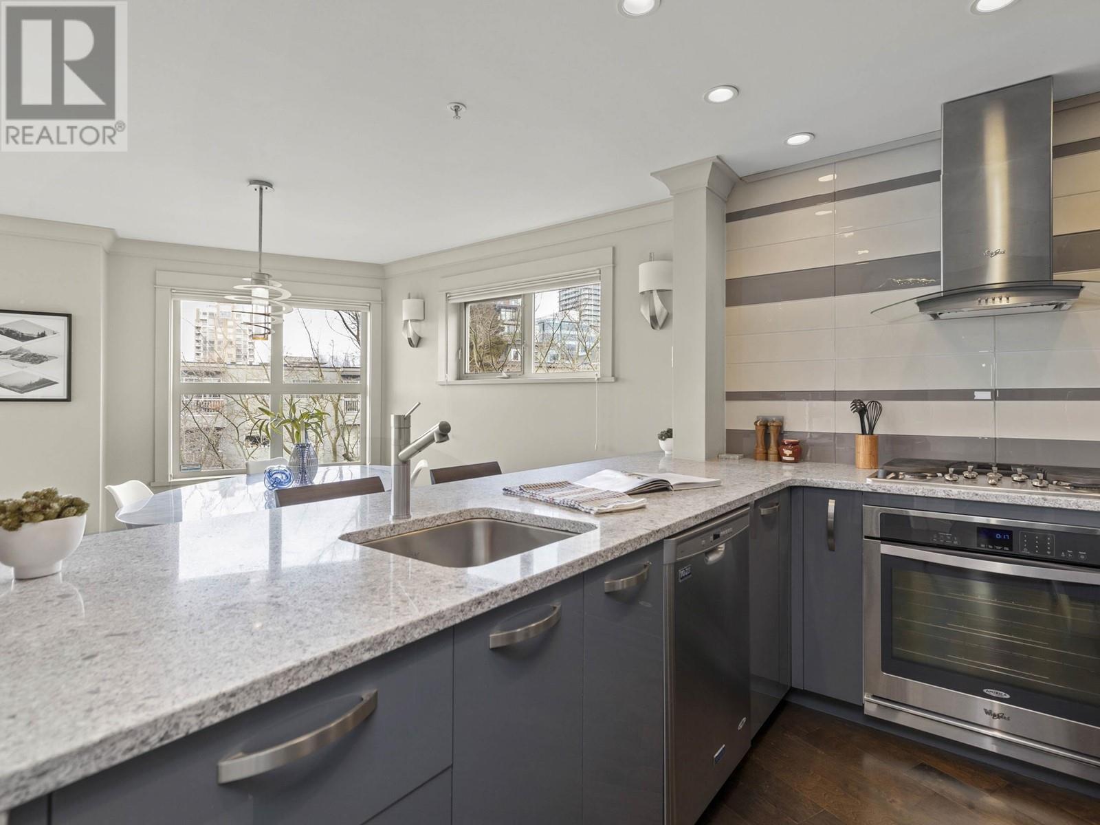301 1586 W 11th Avenue, Vancouver, British Columbia  V6J 2B6 - Photo 11 - R2980092