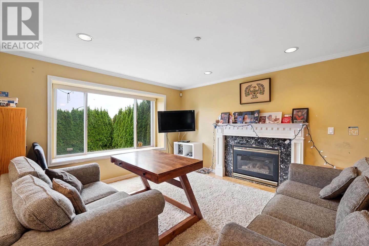 Listing Picture 2 of 7 : 3298 E 2ND AVENUE, Vancouver / 溫哥華 - 魯藝地產 Yvonne Lu Group - MLS Medallion Club Member