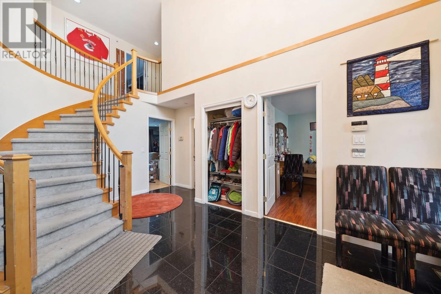 Listing Picture 3 of 7 : 3298 E 2ND AVENUE, Vancouver / 溫哥華 - 魯藝地產 Yvonne Lu Group - MLS Medallion Club Member