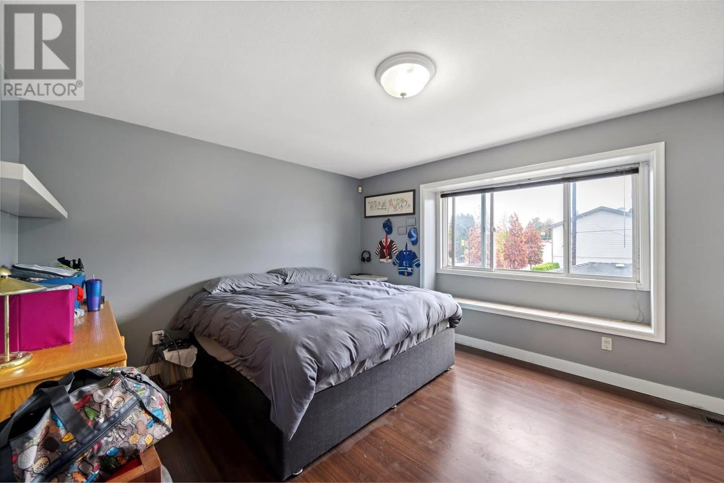Listing Picture 5 of 7 : 3298 E 2ND AVENUE, Vancouver / 溫哥華 - 魯藝地產 Yvonne Lu Group - MLS Medallion Club Member