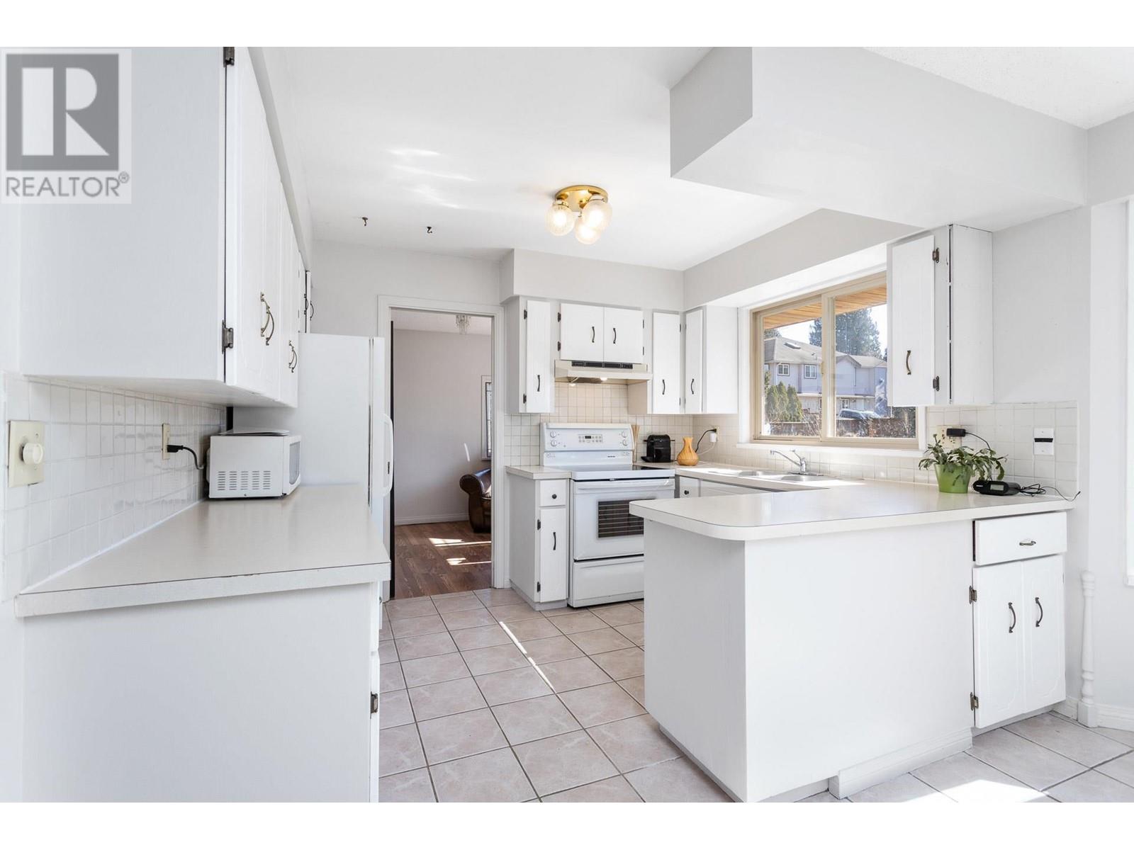 20896 124 Avenue, Maple Ridge, British Columbia  V4R 2N3 - Photo 3 - R2974483