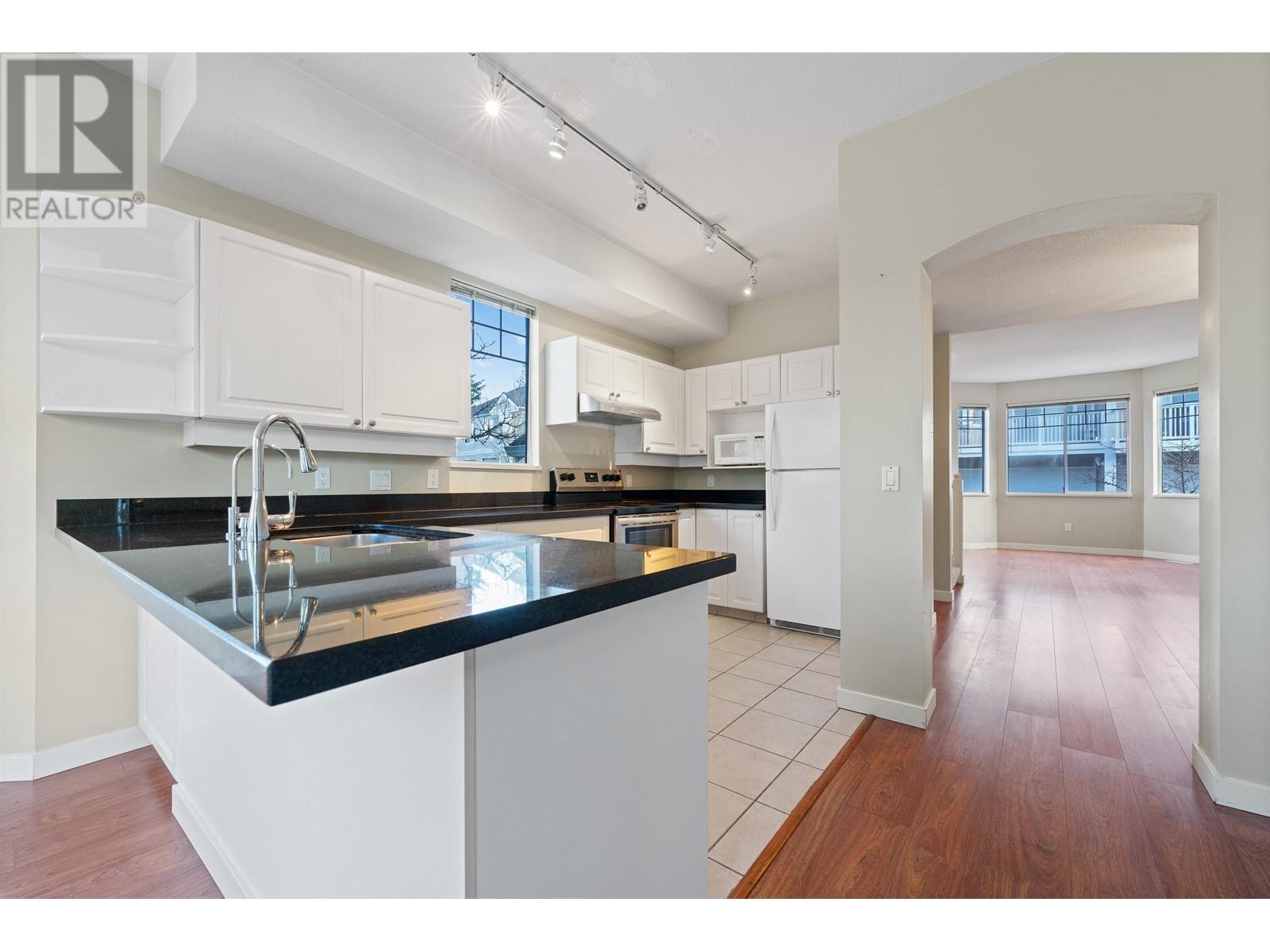 Property at 35 7501 CUMBERLAND STREET image 3
