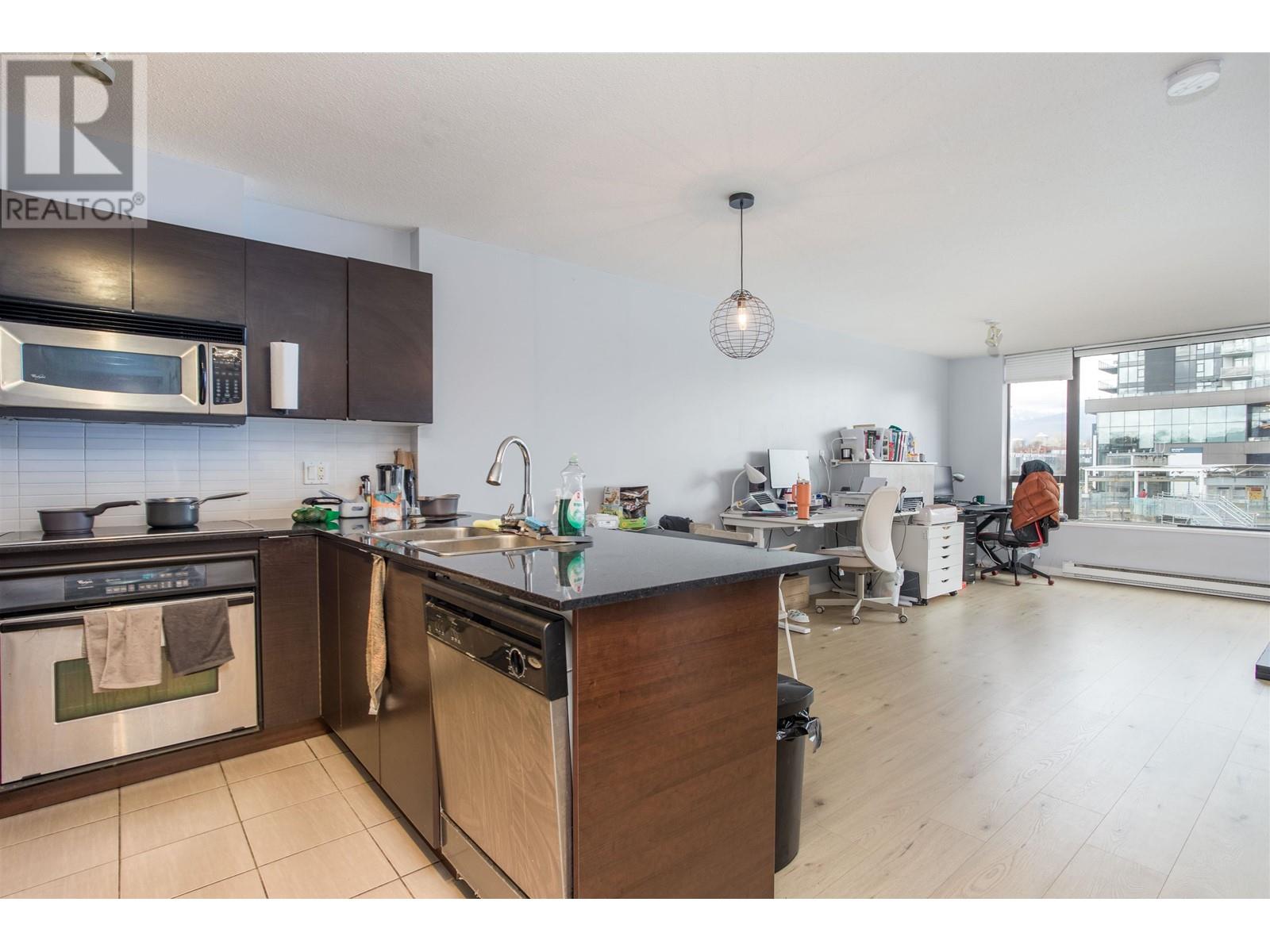 Listing Picture 3 of 21 : 603 4118 DAWSON STREET, Burnaby / 本拿比 - 魯藝地產 Yvonne Lu Group - MLS Medallion Club Member