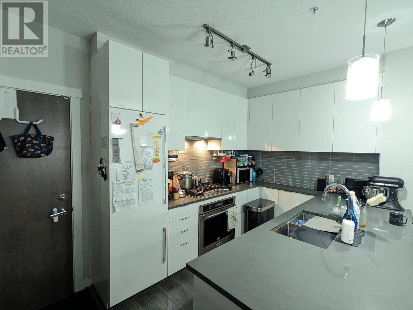 Listing Picture 3 of 15 : 123 9388 TOMICKI AVENUE, Richmond / 烈治文 - 魯藝地產 Yvonne Lu Group - MLS Medallion Club Member