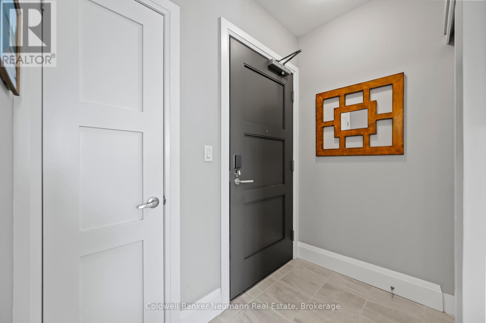 Property at 1008 - 63 ARTHUR STREET S image 4